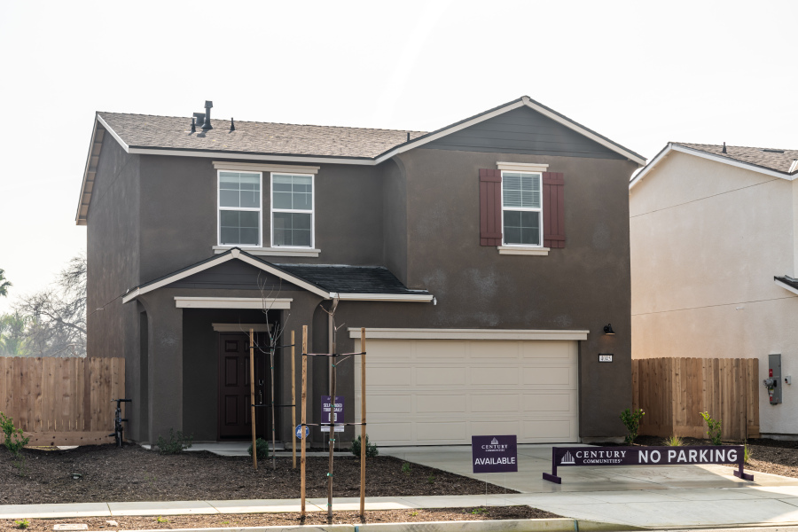 0014 4045 E. Magnolia Avenue