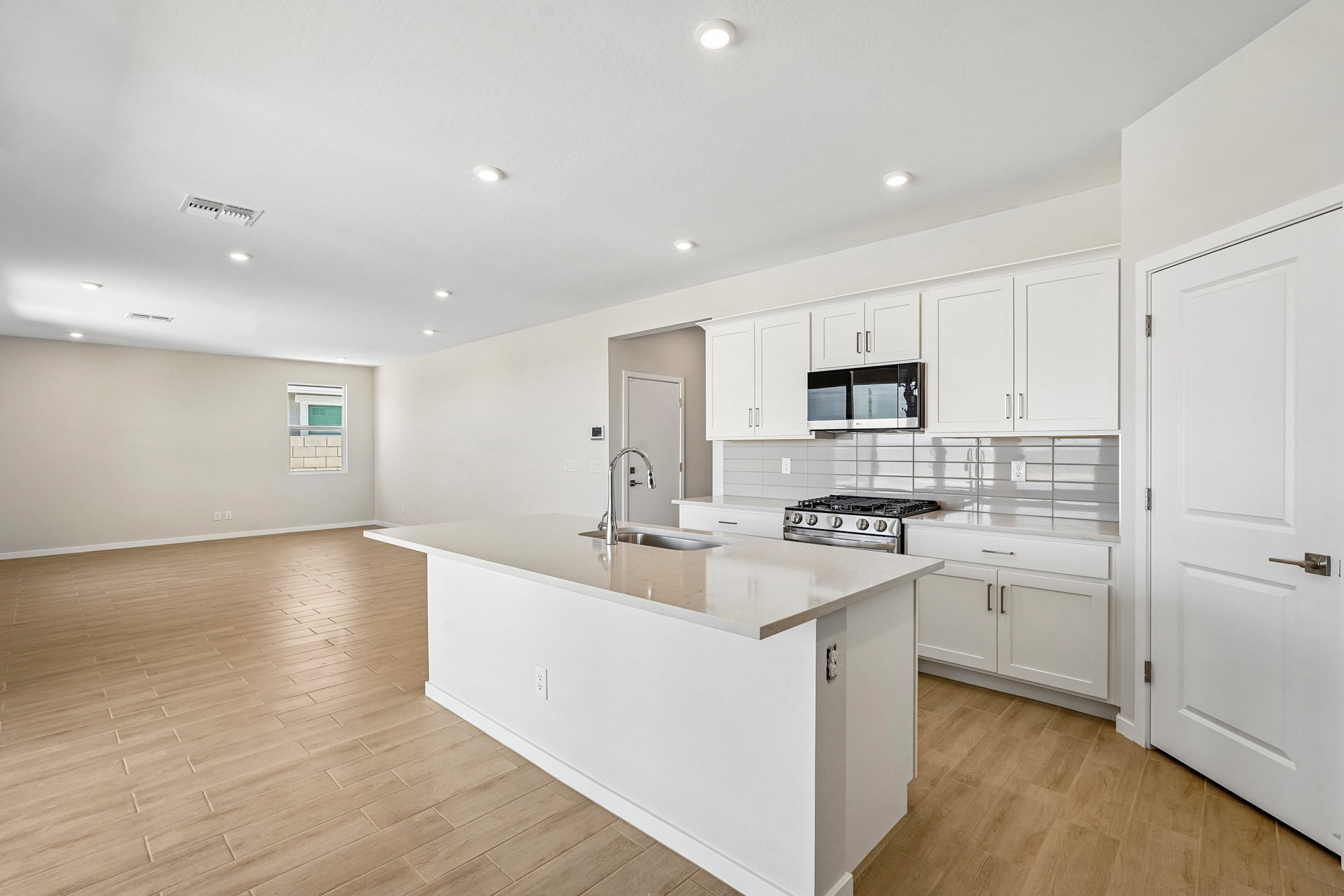 A kitchen with white cabinets.