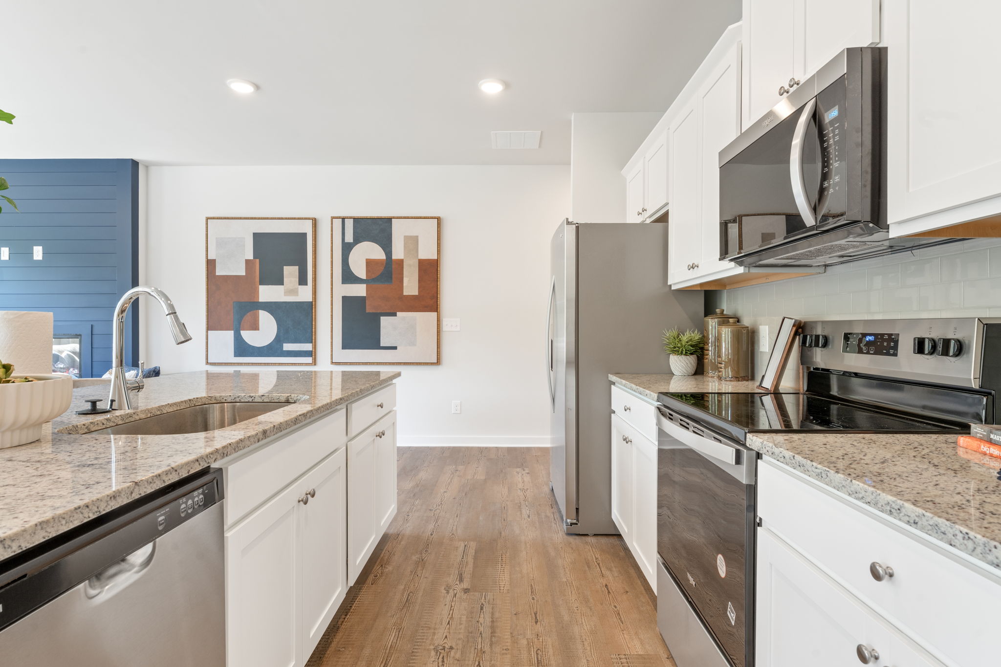 A kitchen with white cabinets.