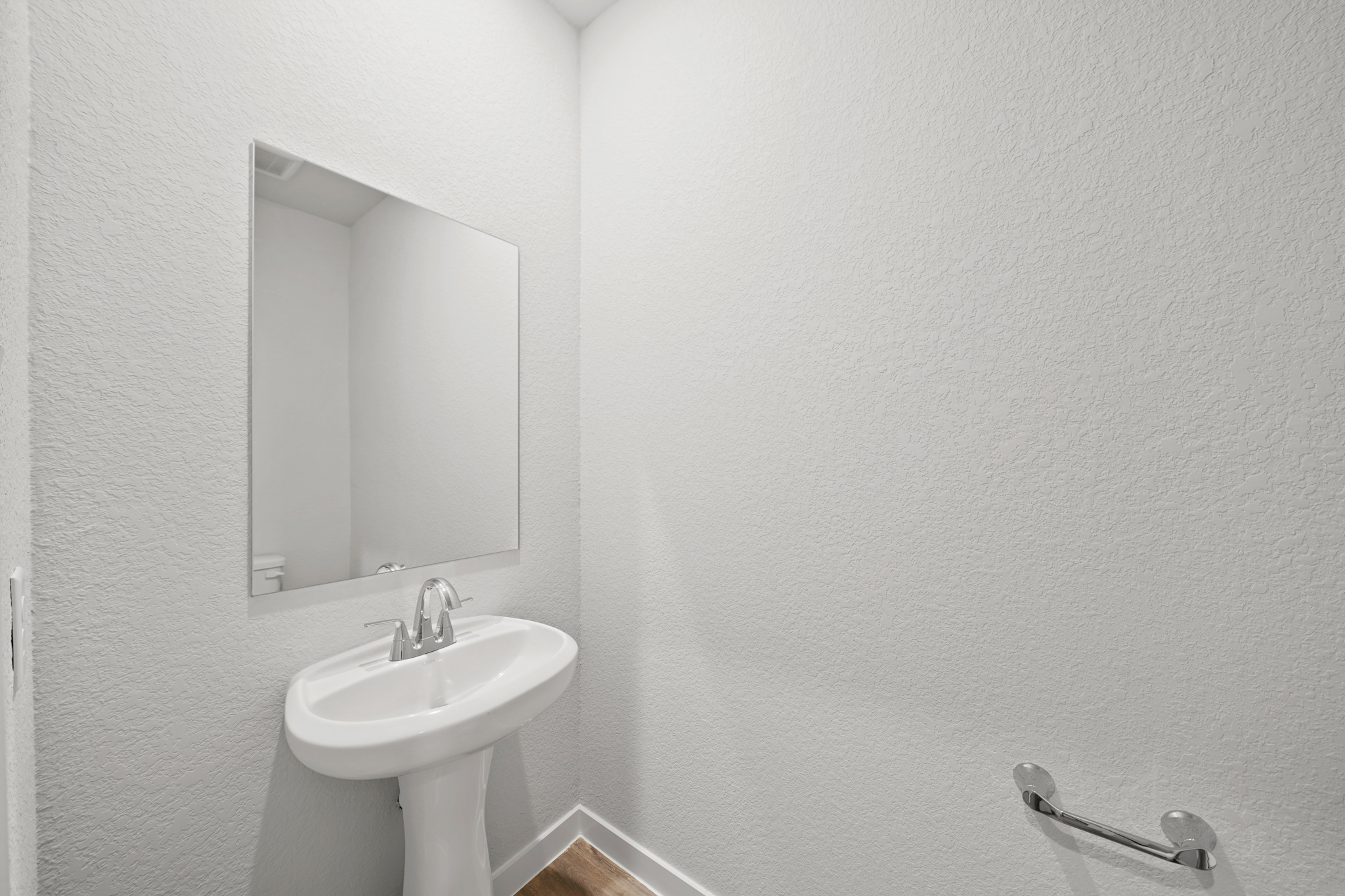 A bathroom with a mirror and sink.