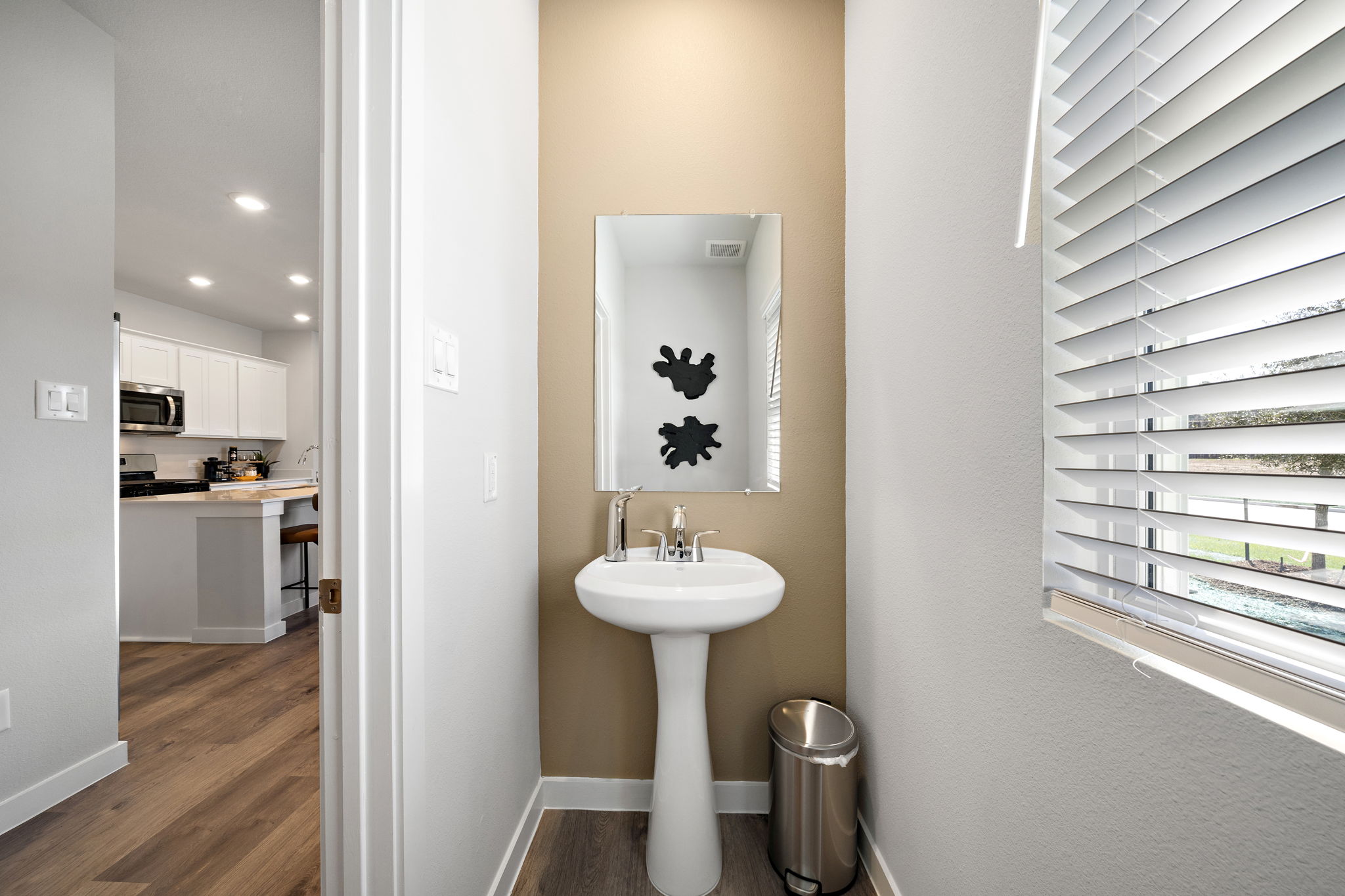 A bathroom with a sink and a mirror.