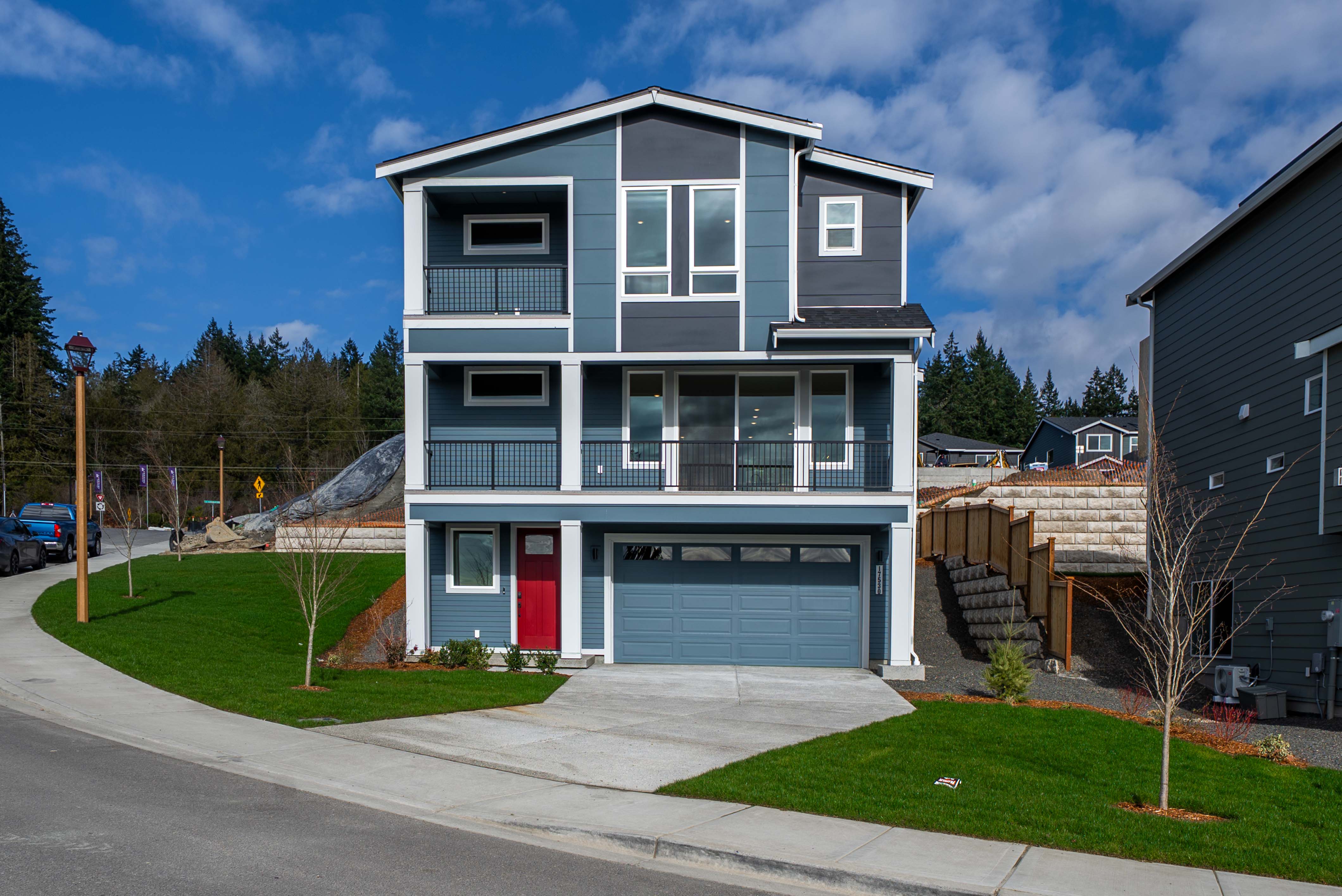 0023 17530 NE Midnight Sun Loop